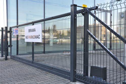 Portones de entrada en diferentes tipos de cercas